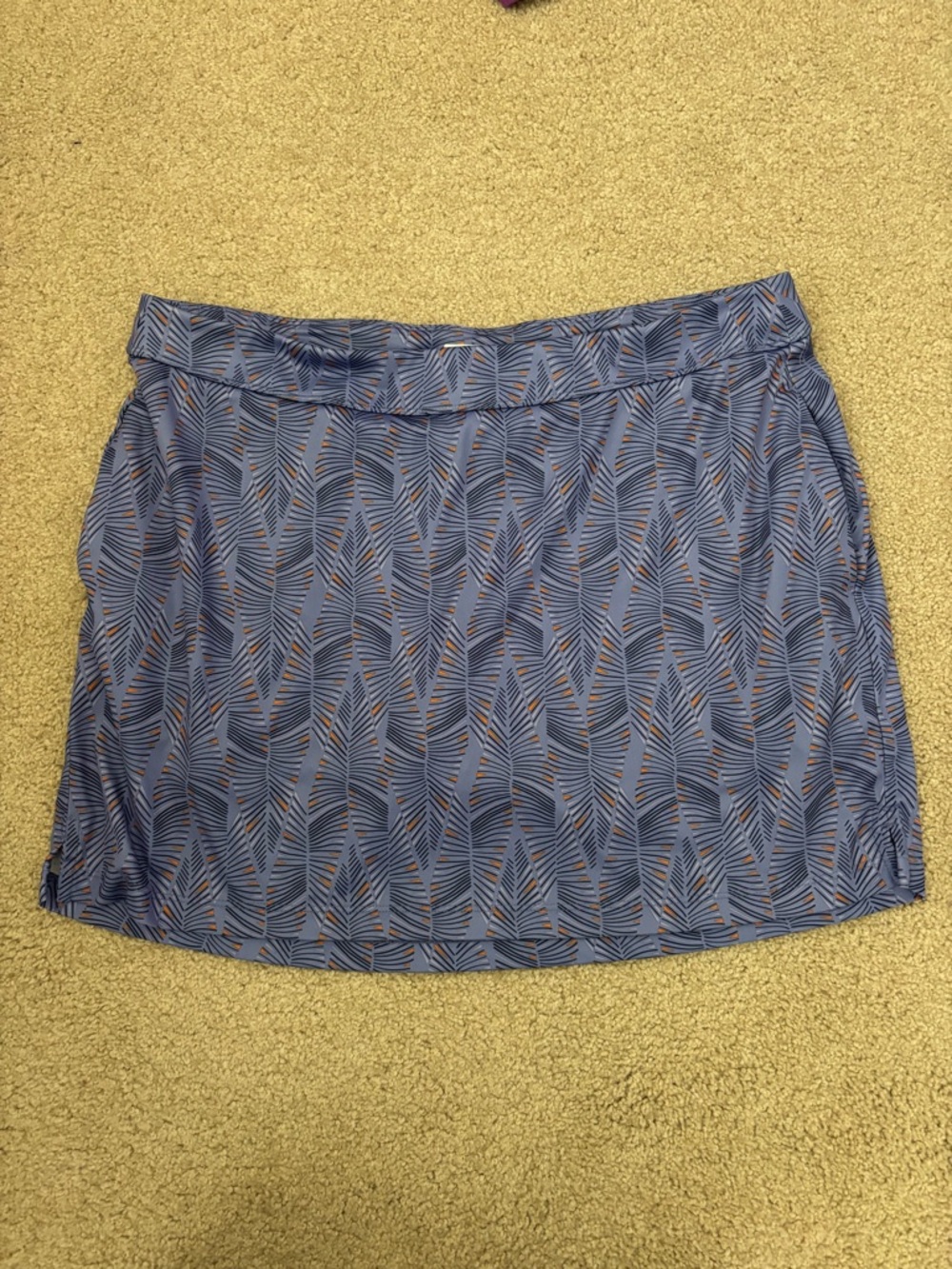 Women’s Greg Norman play dry purple golf skort size large chevron feather print